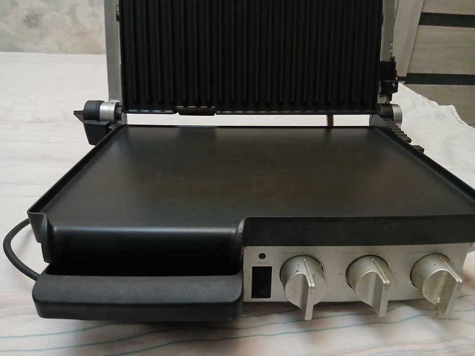 Продам ЕЛЕКТРО ГРІЛЬ Bork 800 у відмінному стані.Торгуємось до продажу