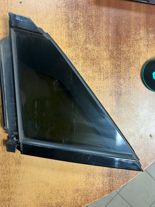 стекло глухое передней левой двери hyundai santa fe 4 (2021-2023год)