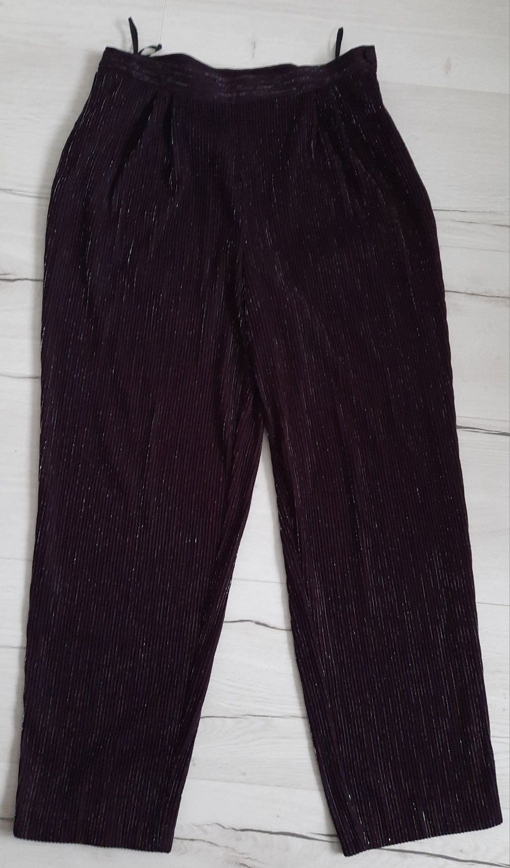Spodnie błyszczące fioletowe śliwkowe 44 2 XL Meico Linea