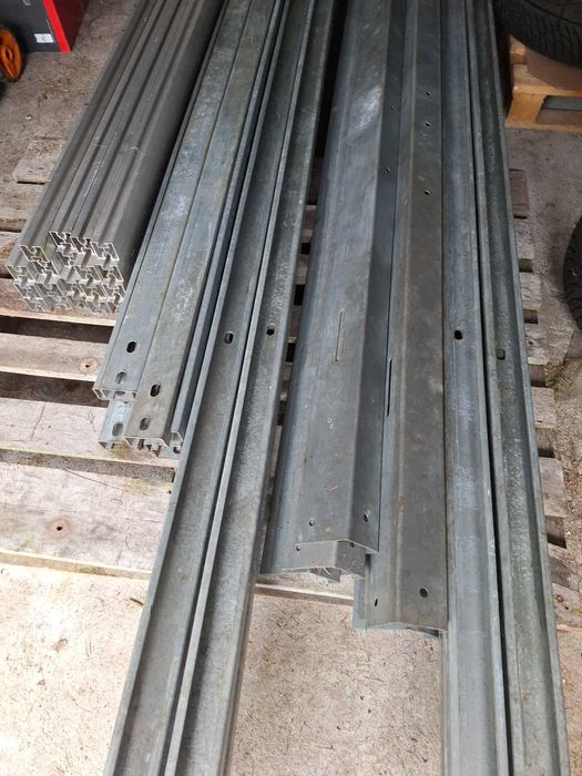 Konstrukcja na 24 panele