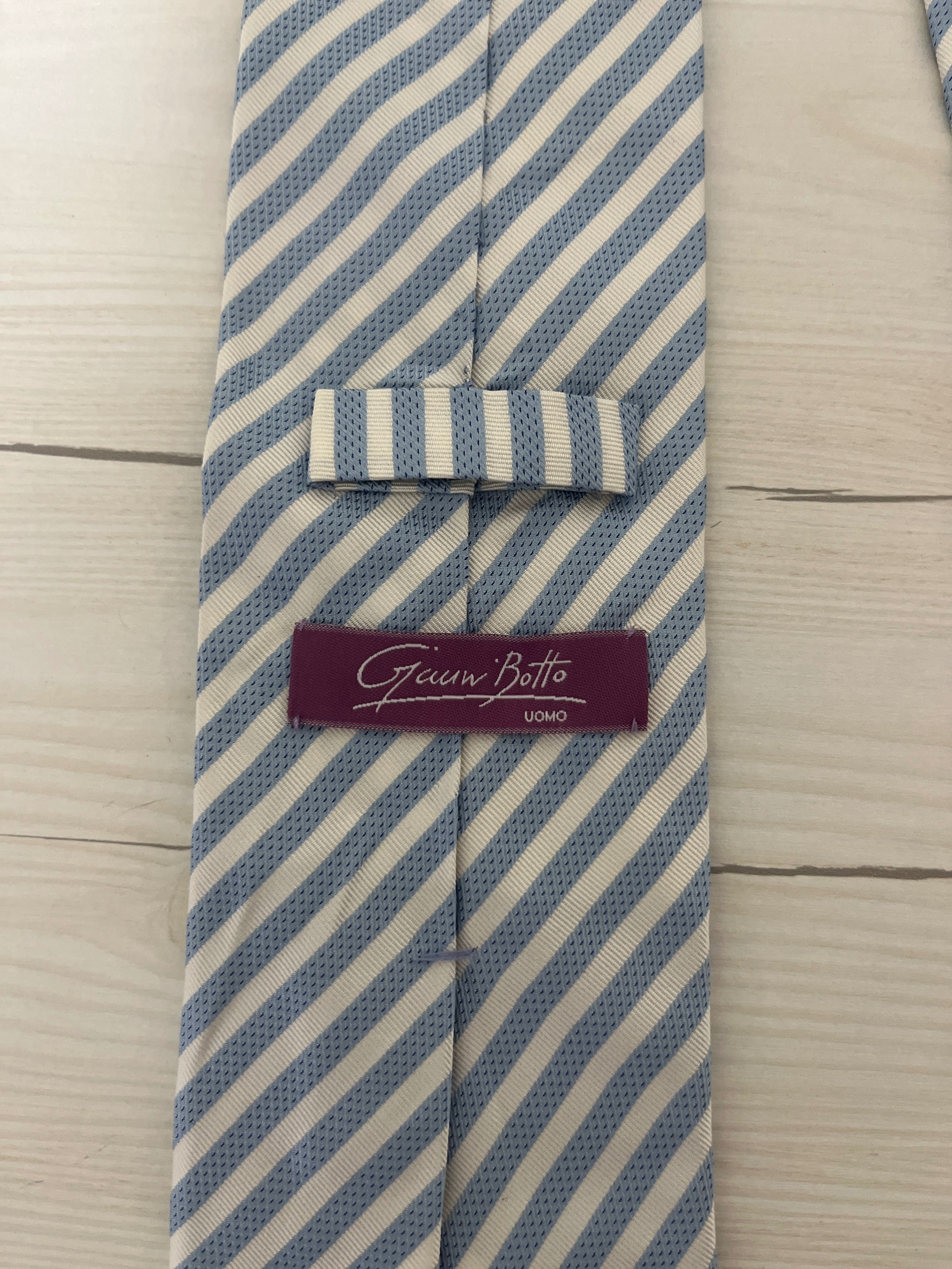 Gravata azul e branca – Uomo | Estilo moderno