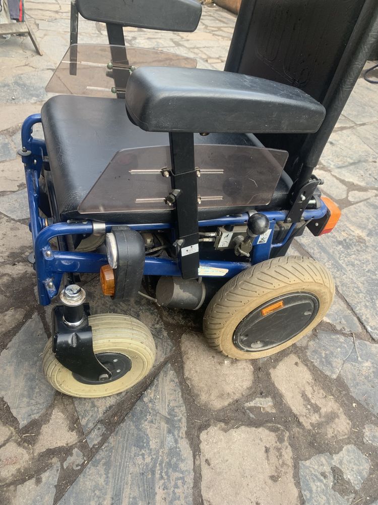 Інвалідна коляска з електроприводом