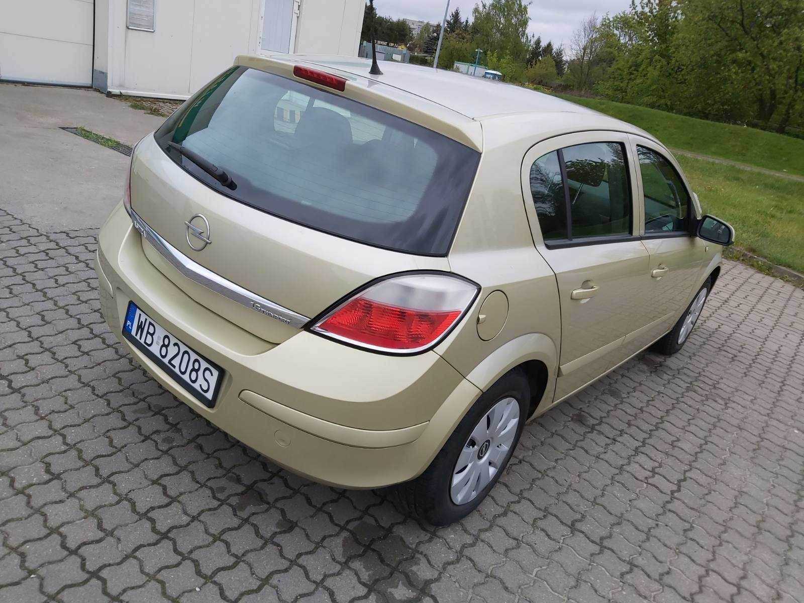 Opel Astra III 2004 r. 1,6 złoty