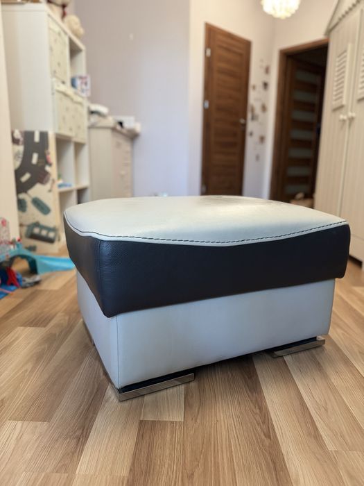Pufa / podnóżek skórzany – dodatek do kanapy