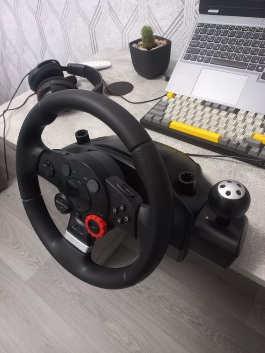 игровой руль logitech driving force GT
Всё полностью работает,