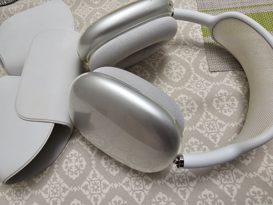 Продам AirPods Max