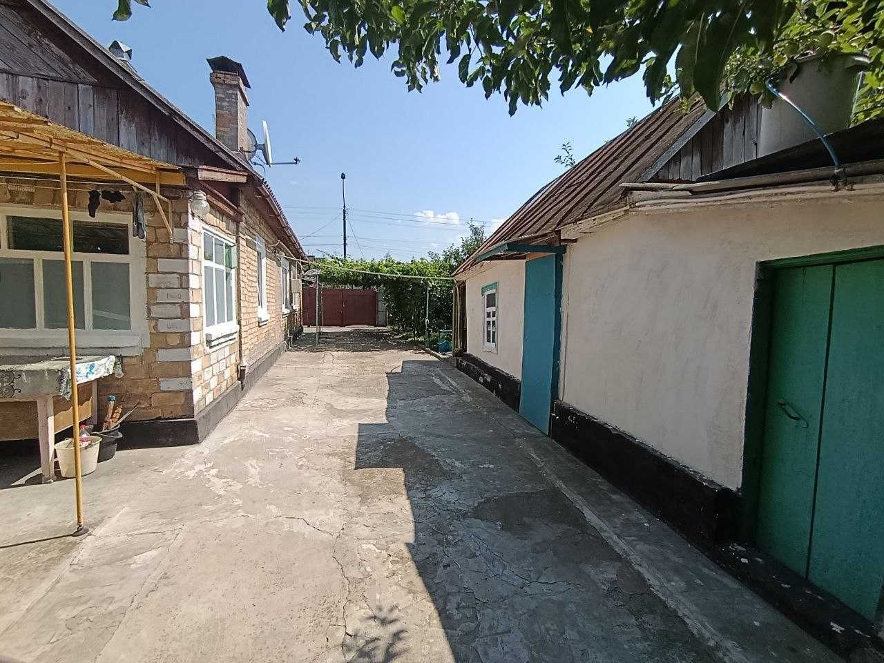 Продаж будинку в районі к-ру "Мир", по вул. Різдвяна