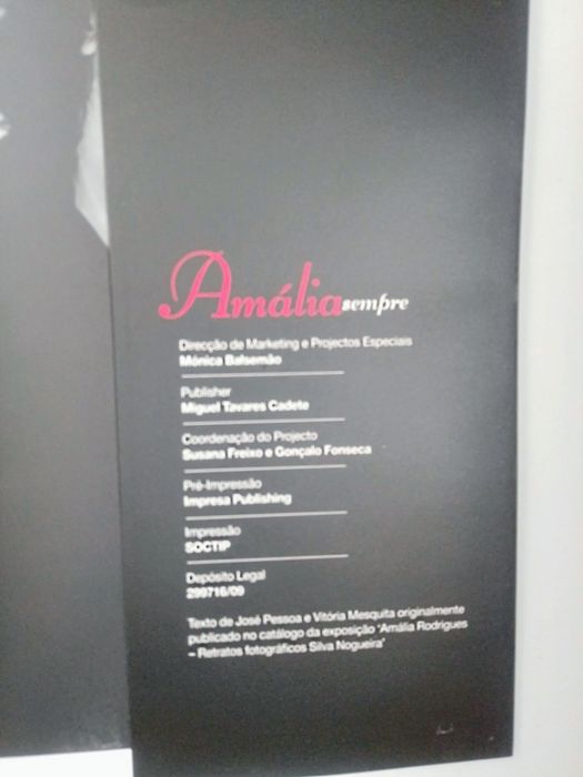 Amália com 29 retratos de Silva Nogueira.