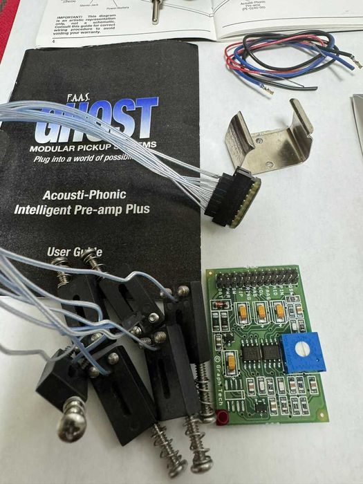 Przedwzmacniacz akustyczny do gitary elektrycznej Ghost