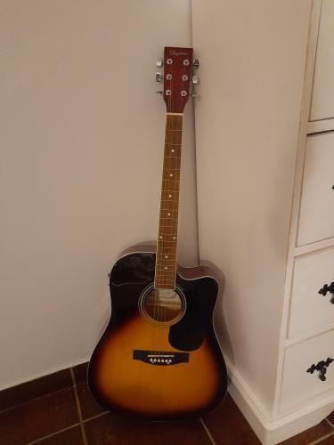 Guitarra acustica semi amplificada(Tuner Incorporado)