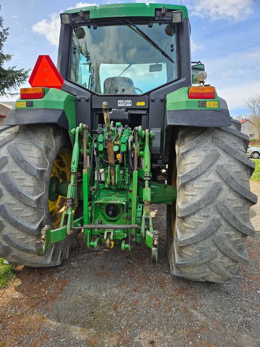 Ciągnik John Deere 6810