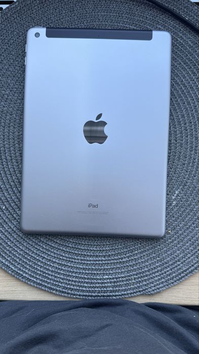 iPad 6 gen 9.7” Space Gray 32GB (Wi-Fi + SIM)