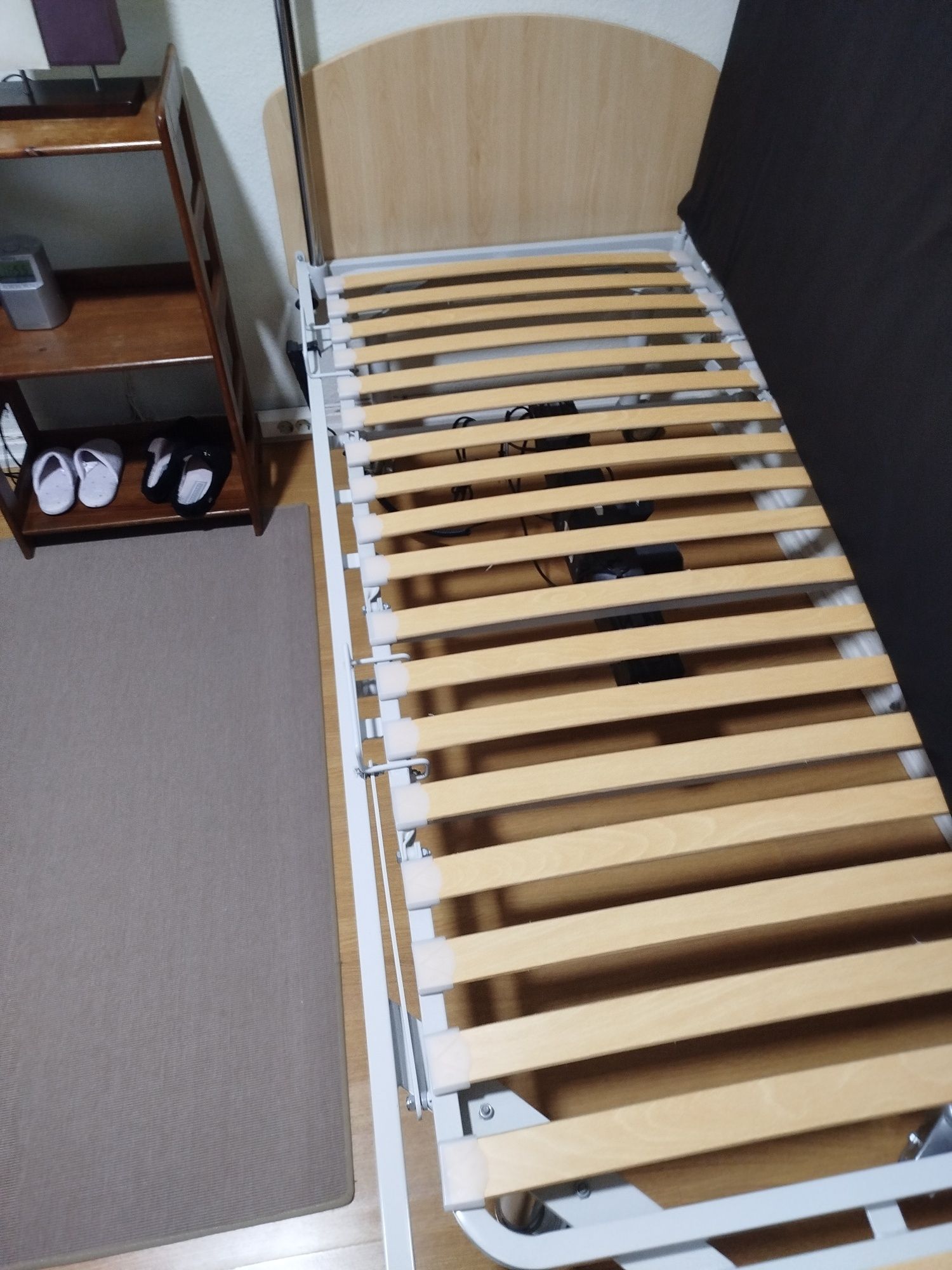 Cama articulada com estrado automático