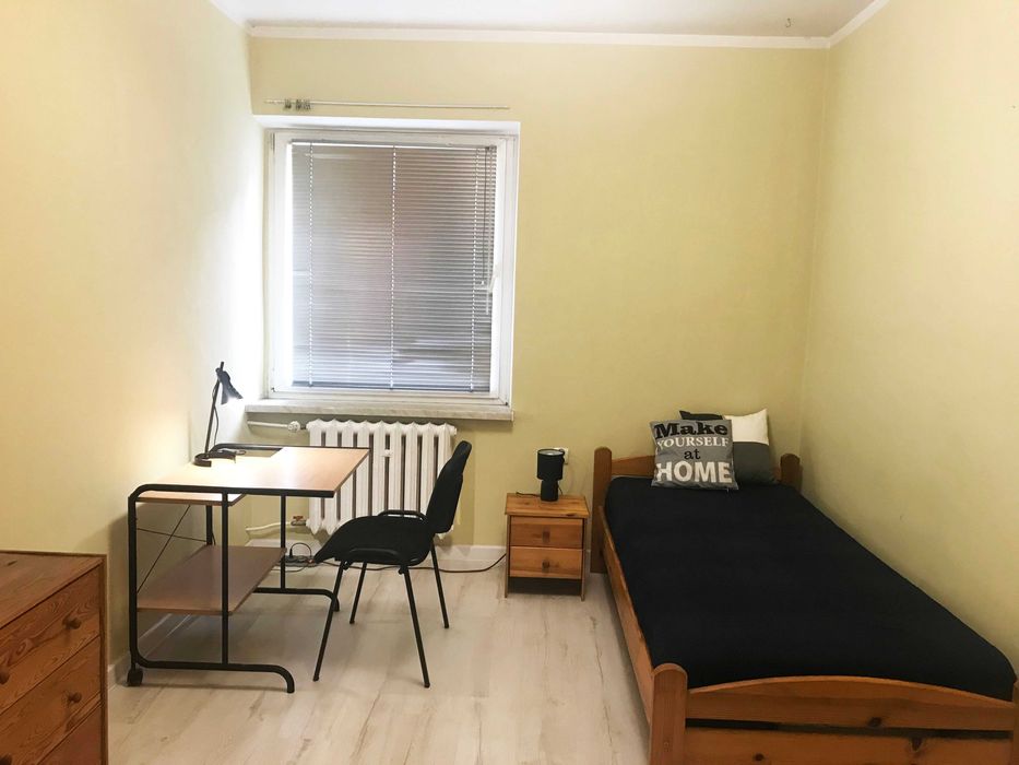 Pokój do wynajęcia. W cenie: woda, prąd, gaz, ogrzewanie, internet.