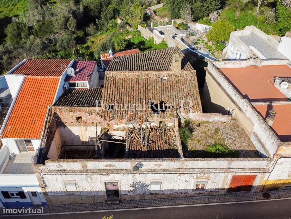 Casa Antiga T4 Duplex com projecto aprovado em Loulé