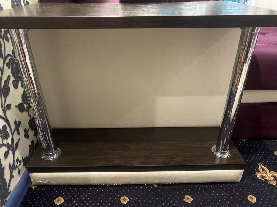 Угловой диван со столом