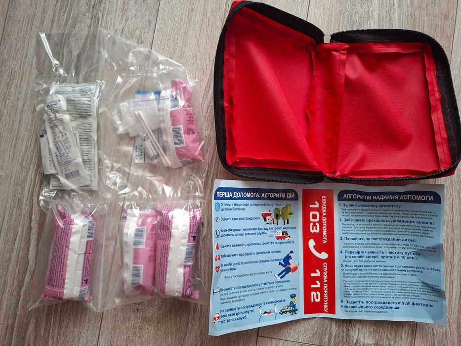 Набір автомобіліста - вогнегасник 2 кг аптечка трос знак жилет сумка