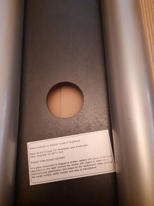 Stolik na telewizor szklana półka