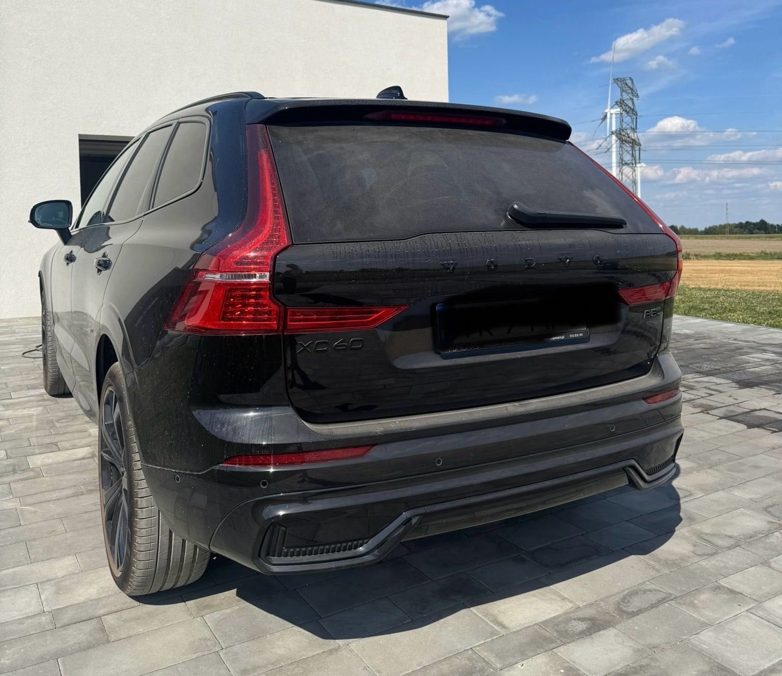 Cesja najmu Volvo XC60 Black Edition.