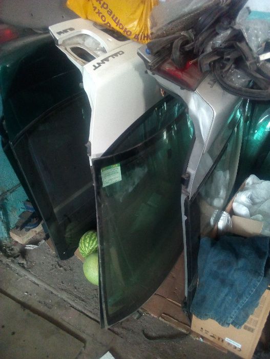 стекла перед.зад. на Mitsubishi Galant 88-2000г.