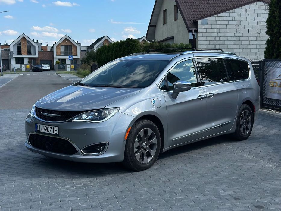 Chrysler Pacifica e-HYBRID_Plug-in_Panorama_kamery_360_aktywny_tempomat_GWARANCJA_