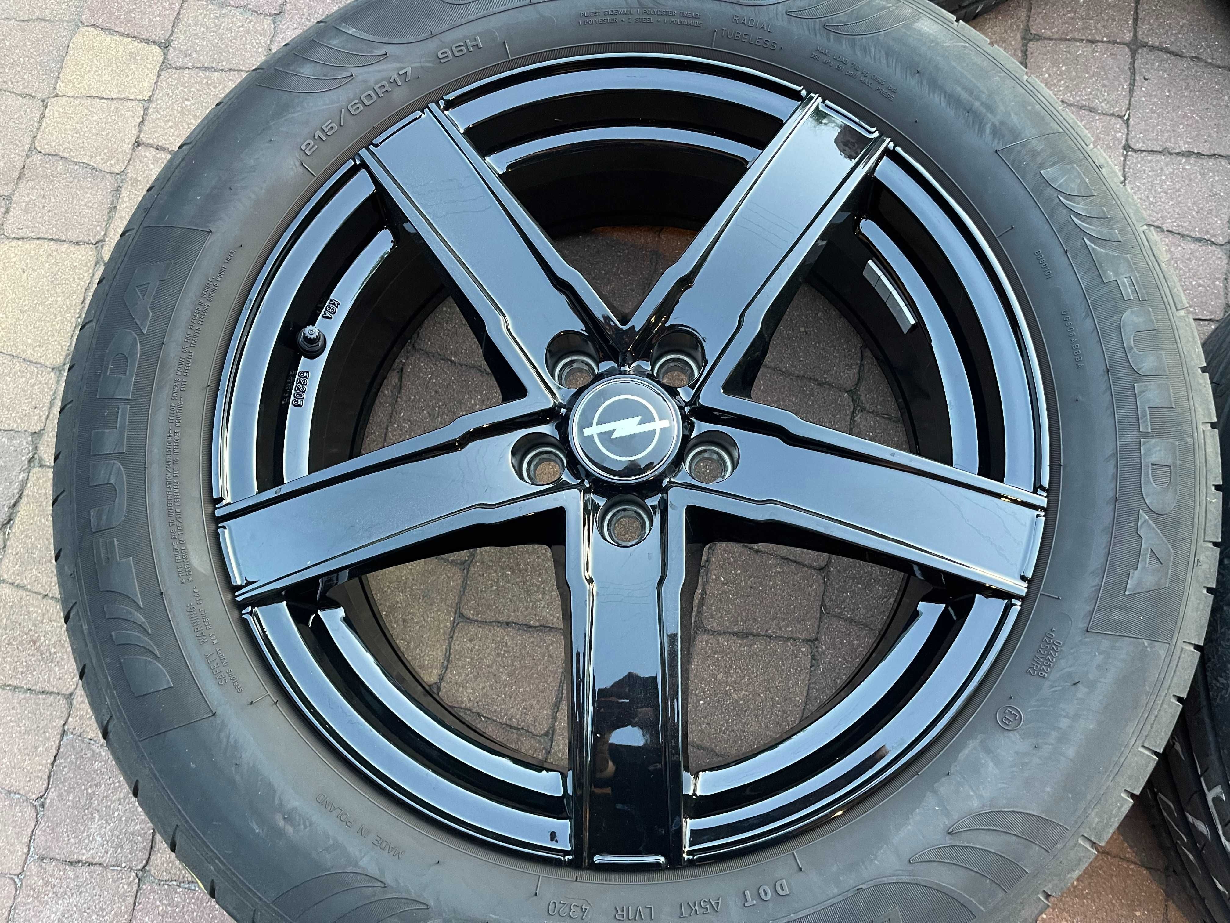 3726. Koła letnie Opel Mokka Trax 5x105 czarne 215/60/17 Fulda 7/8mm