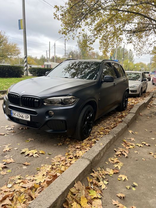 Бмв х5.чистый 2018 год полная комлектация даже ночное виденье