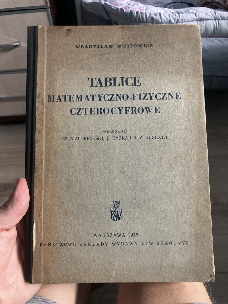 Książka,,Tablice matematyczno- fizyczne czterocyfrowe”1955 rok