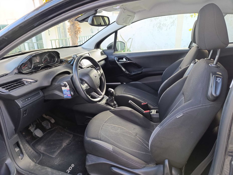 Peugeot 208 1.6 HDi (2012)