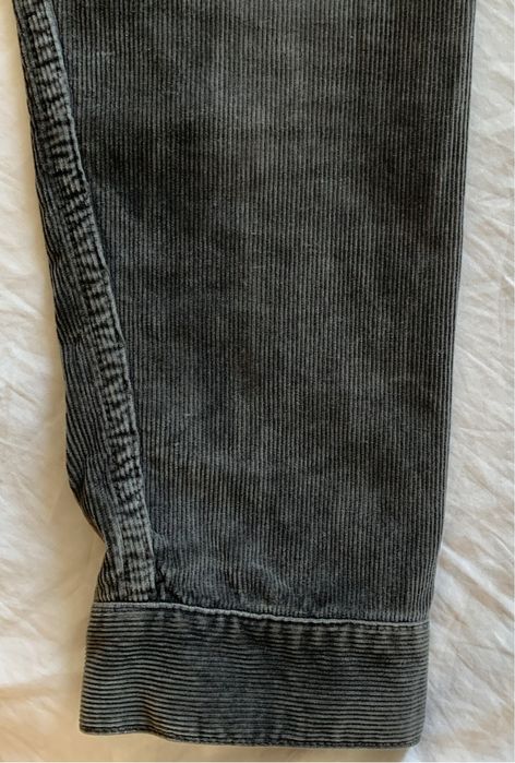 Blusão DKNY em bombazina.