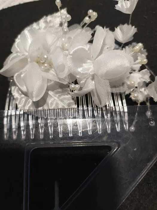 Ozdoba do włosów na grzebieniu