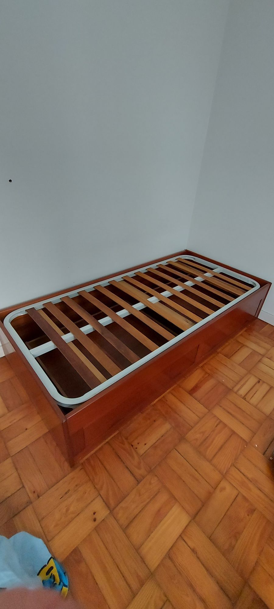 Cama de solteiro com colchão