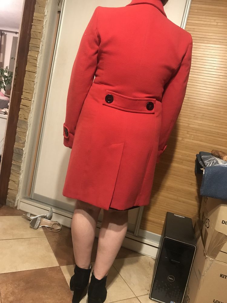 Damski płaszcz czerwony