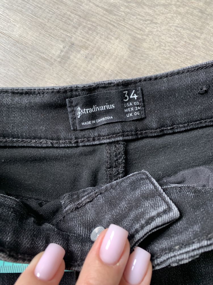 Джинси Stradivarius з розрізами знизу