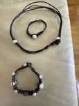 Colares e pulseiras Stone couro e pérolas ou pedras