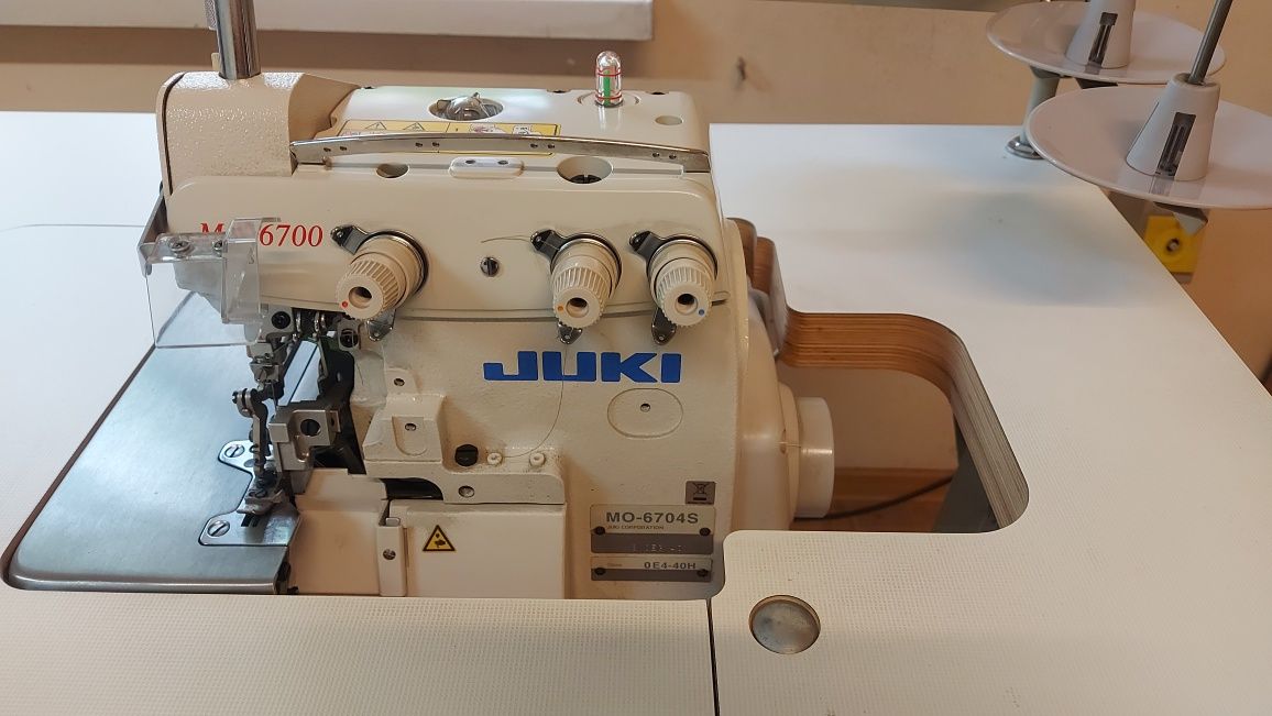 Owerlok Juki MO-6704S 3-nitkow