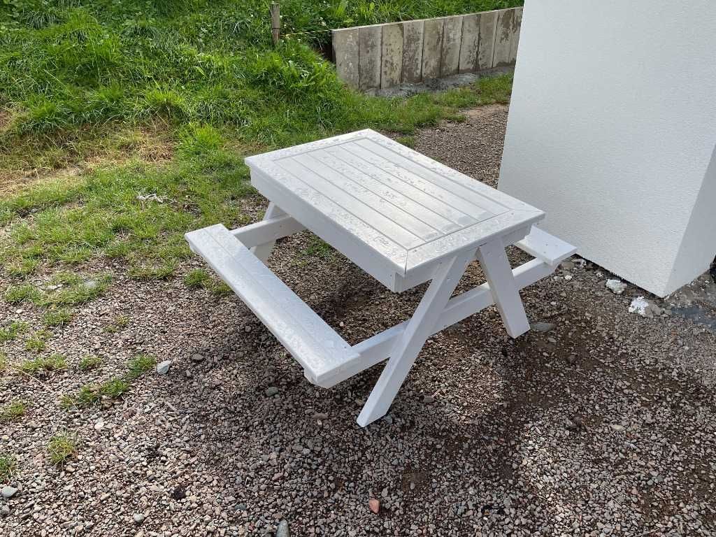 Stolik piknikowy dla dzieci z piaskownicą drewniany.