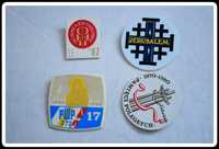 Cztery różne przypinki odznaki stare 1980, 1983 Całosć razem