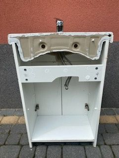 Szafka łazienkowa z umywalką