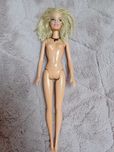 Lalka Barbie z naszyjnikiem