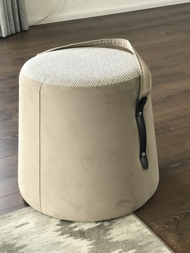 Pouf em tecido. Veja os meus outros anúncios.