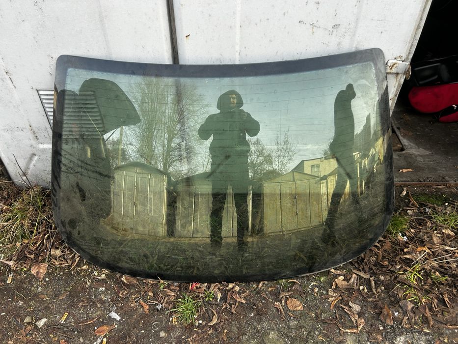 Скло стекло задное задне мерседес 211