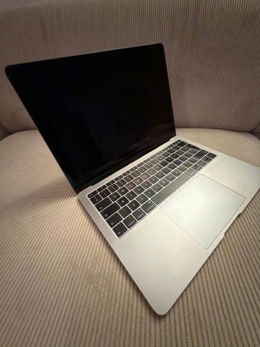Apple MacBook Air 13,6”