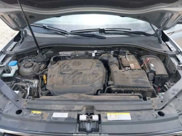 Volkswagen Tiguan 2.0T SE *