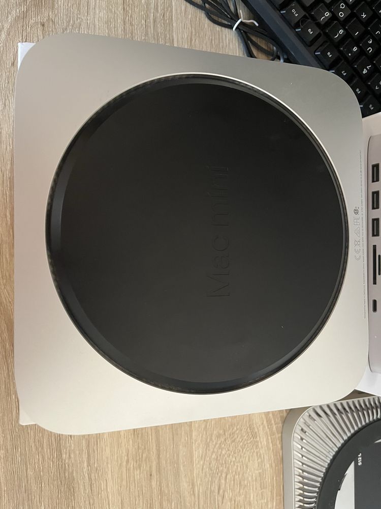 Mac Mini 16/256 M2 w idealnym stanie + pszejsciowka do SSD (bez dysku)
