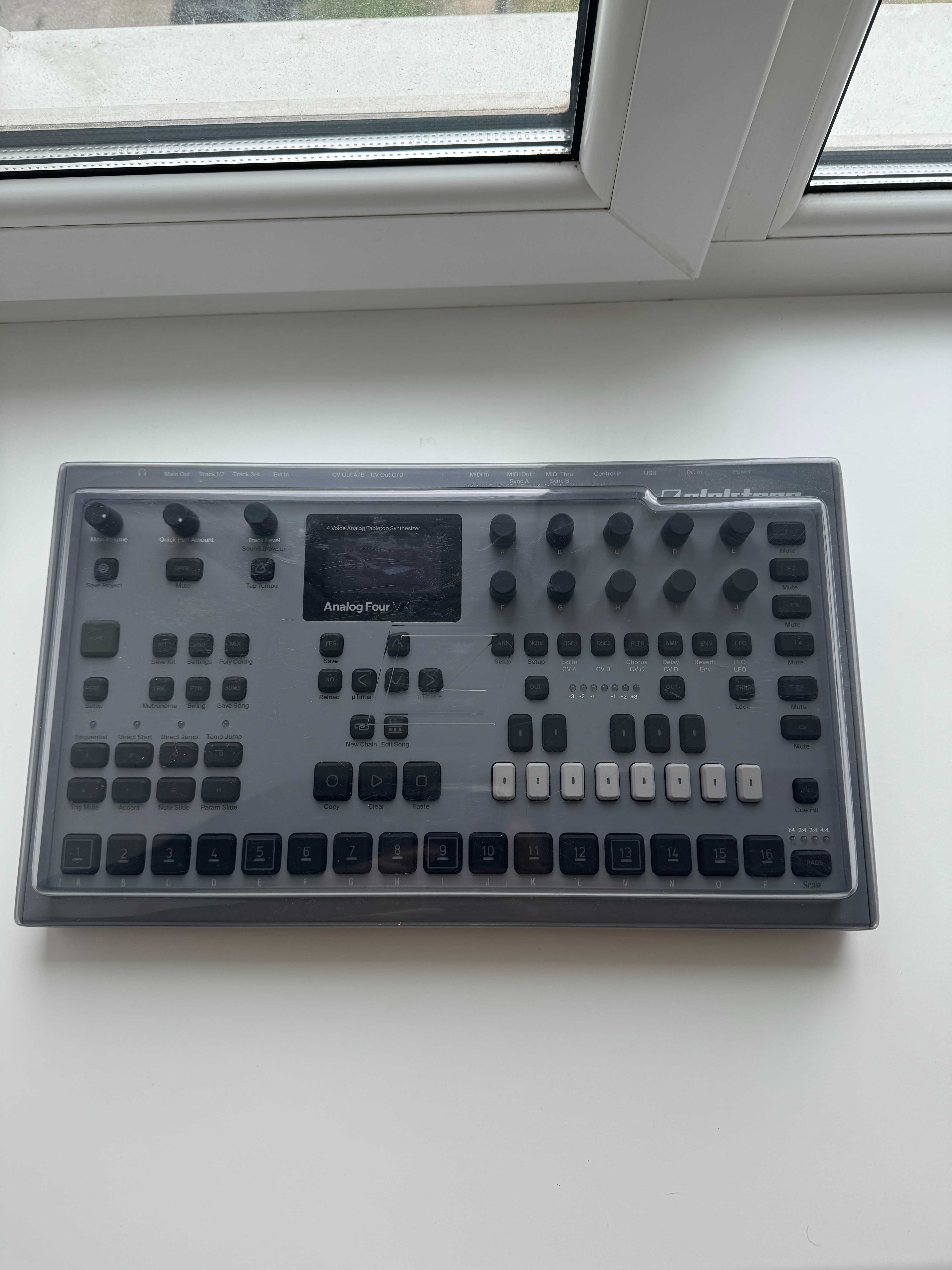 Продам аналоговий синтезатор Elektron Analog Four Mk2