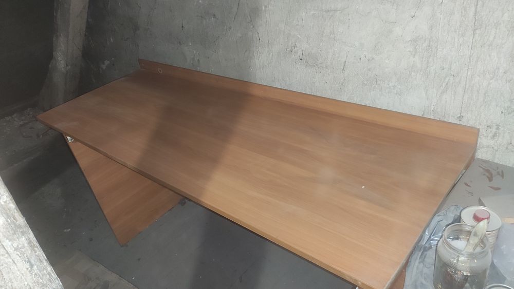 Długie biurko z płyty MDF