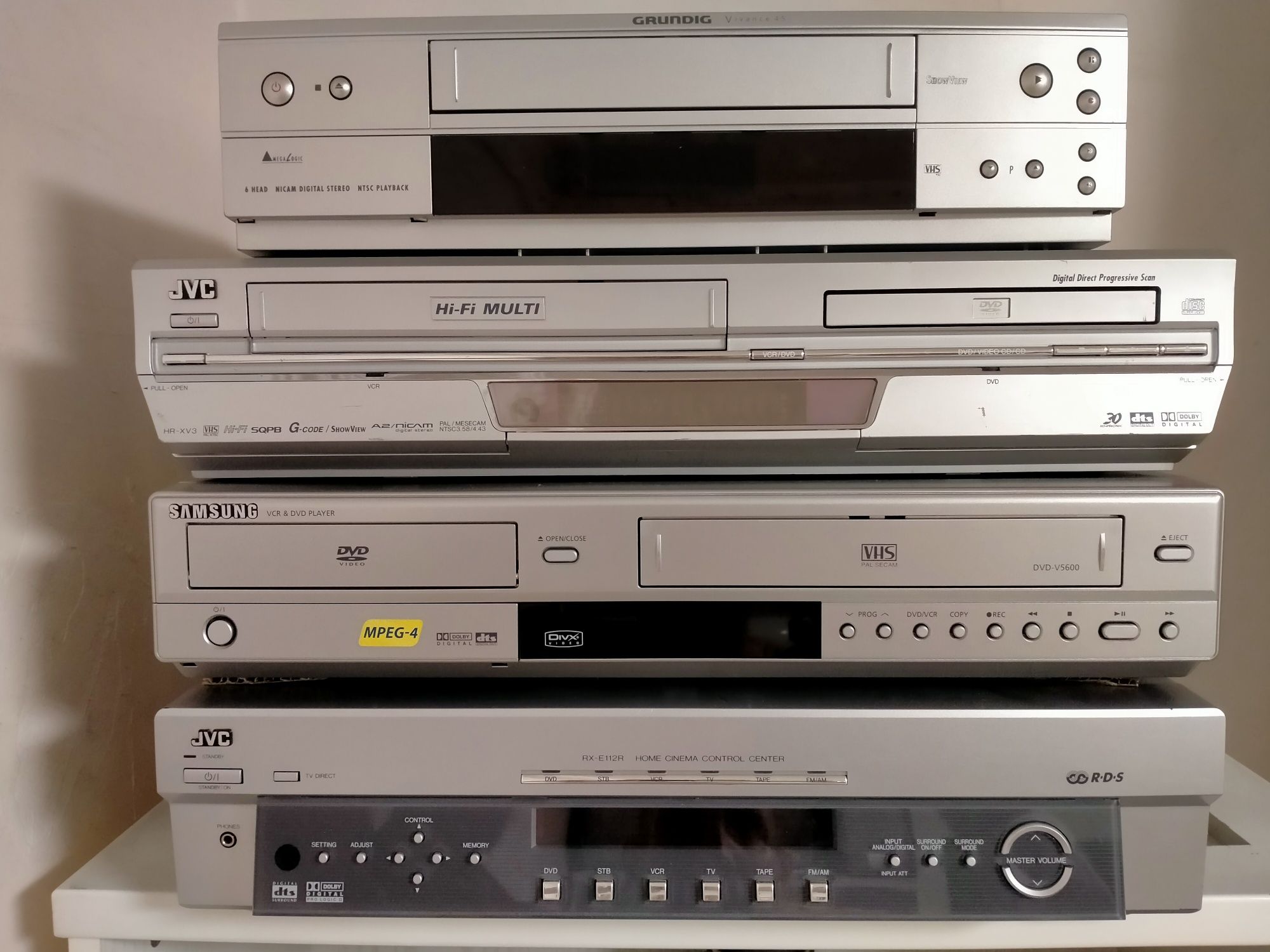 продам видеомагнитофоны JVC