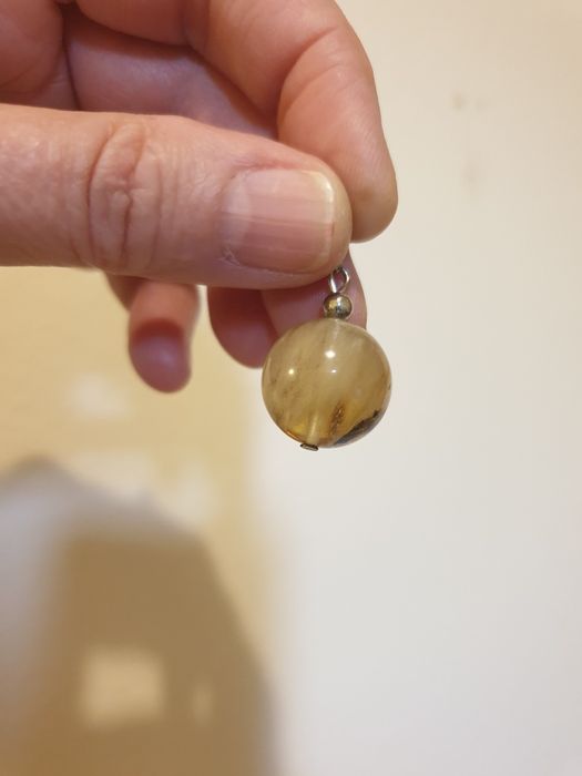 Wisiorek-mleczna kula