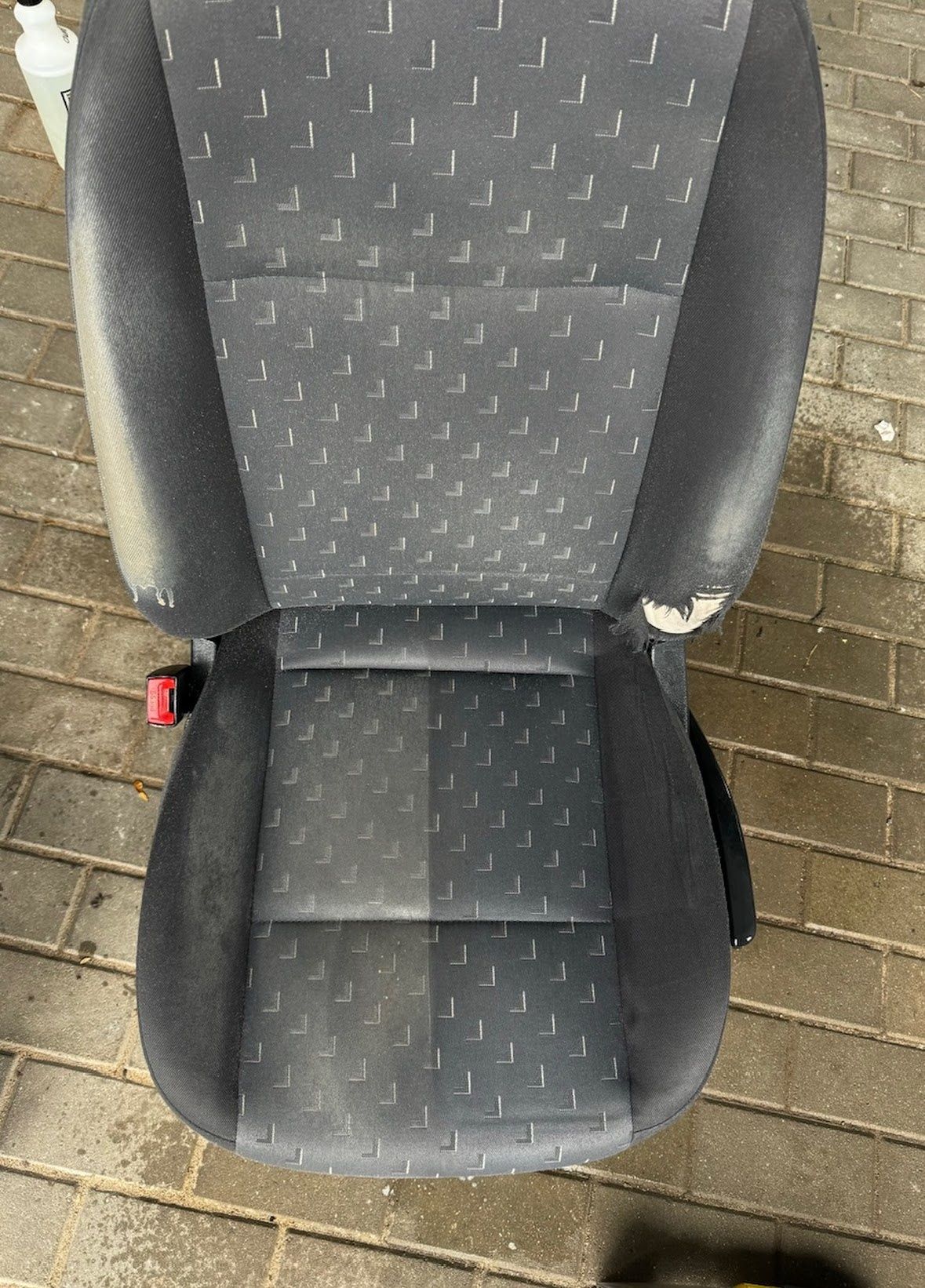 Pranie tapicerki samochodowej Lechicka 44 Poznań Auto Myjnia reczna